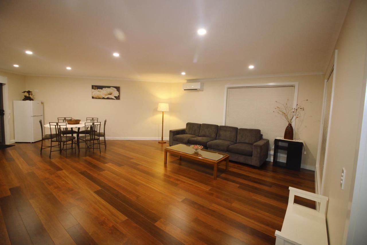 Silver House - Melbourne Airport Accommodation - 7 Minutes From Melbourne Airport — Photos 1